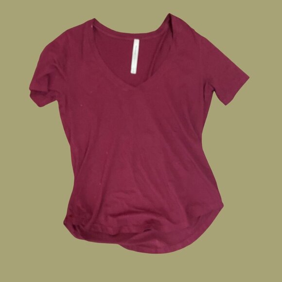 🍷 Babaton Burgundy V-Neck Tee (The Group by Babaton, Size S) - Picture 2 of 6